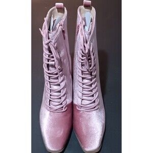 Pink crown and ivy boots